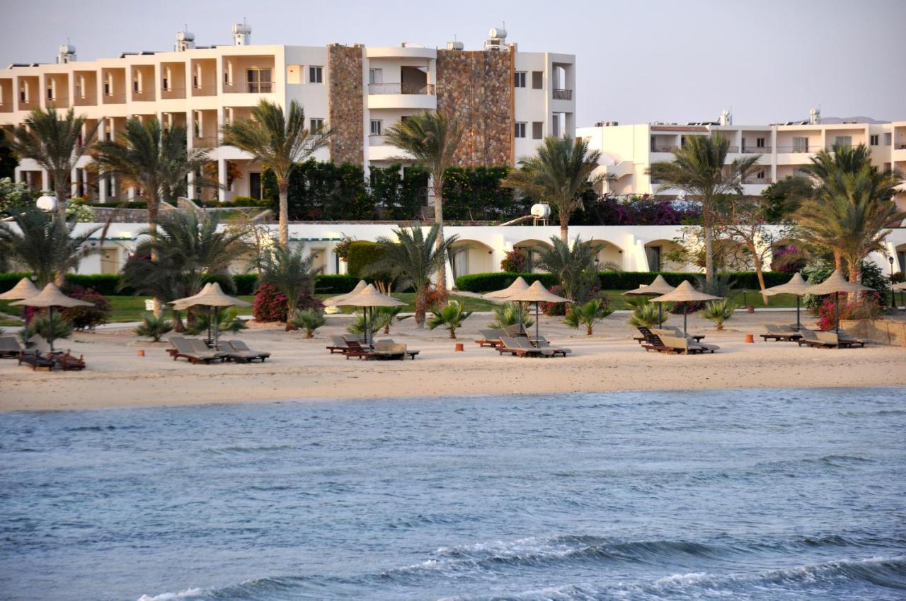 Royal Brayka Beach Resort Abu Dabab Exteriör bild