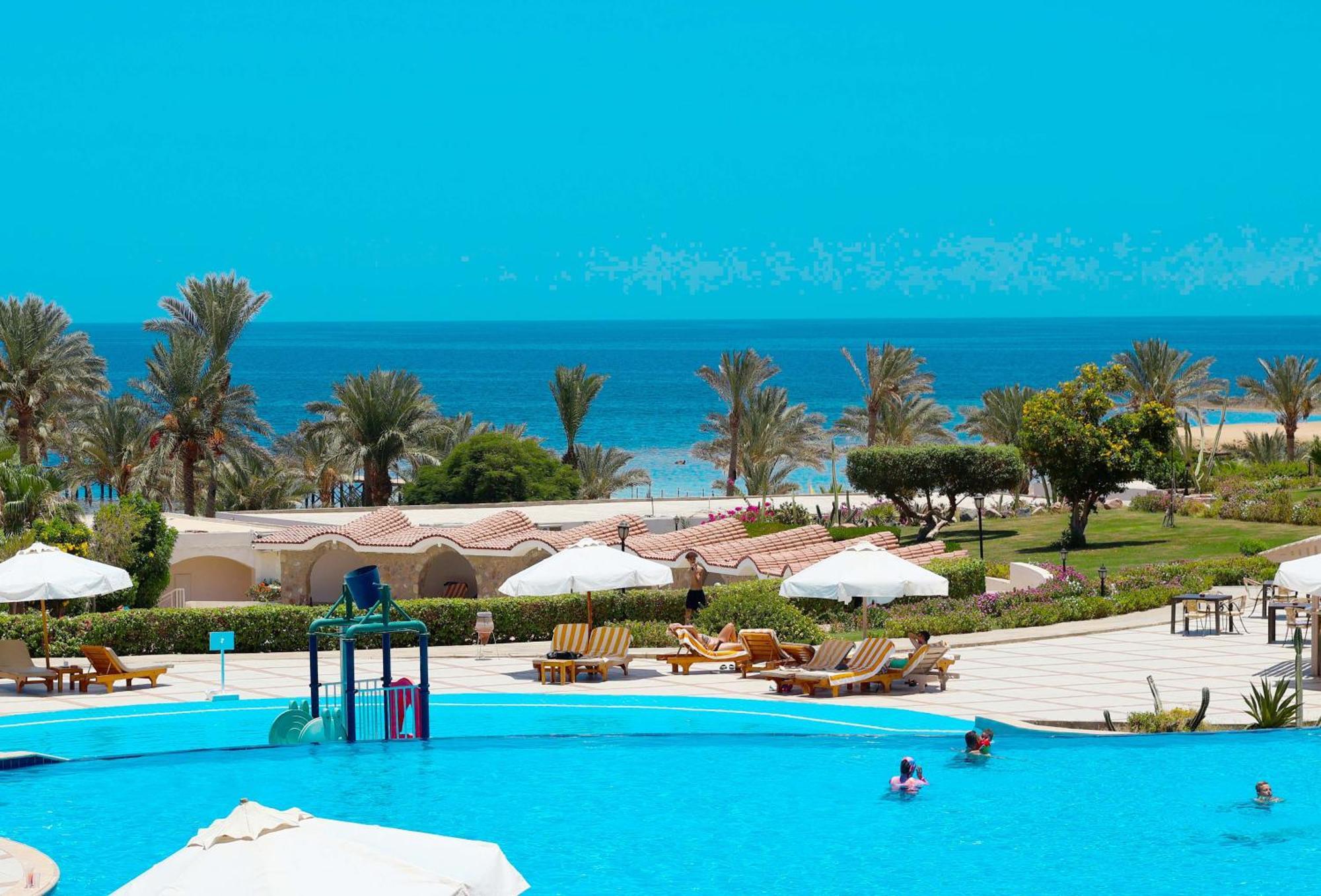 Royal Brayka Beach Resort Abu Dabab Exteriör bild