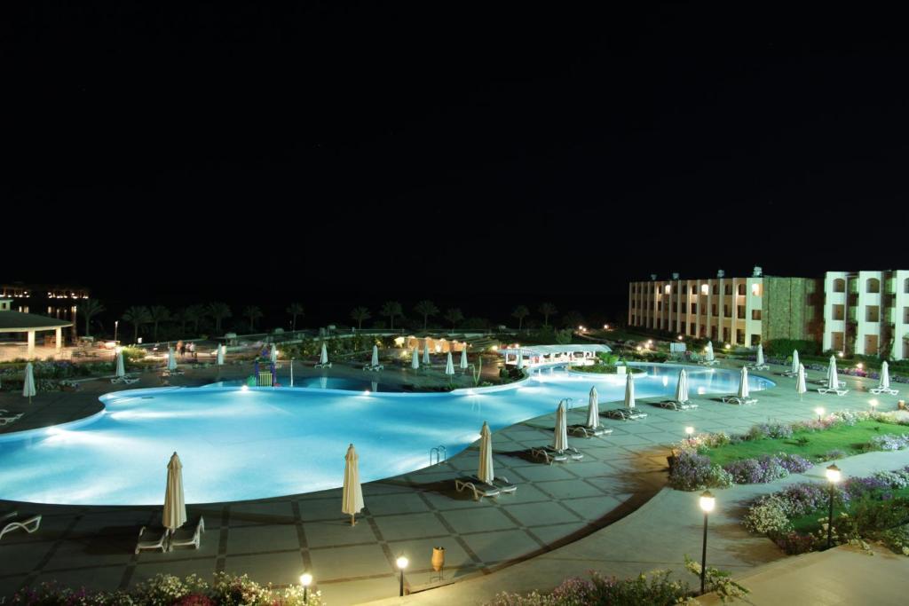 Royal Brayka Beach Resort Abu Dabab Exteriör bild