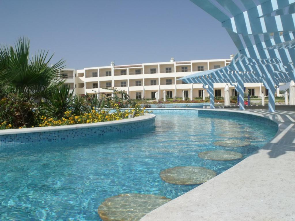 Royal Brayka Beach Resort Abu Dabab Exteriör bild