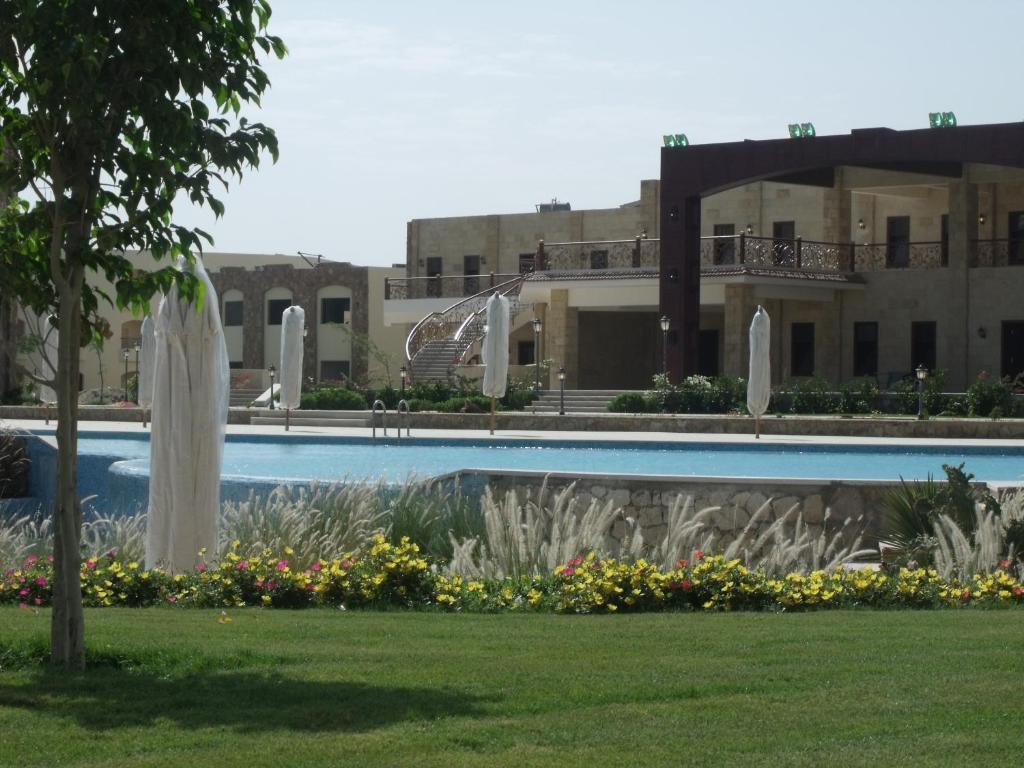 Royal Brayka Beach Resort Abu Dabab Exteriör bild