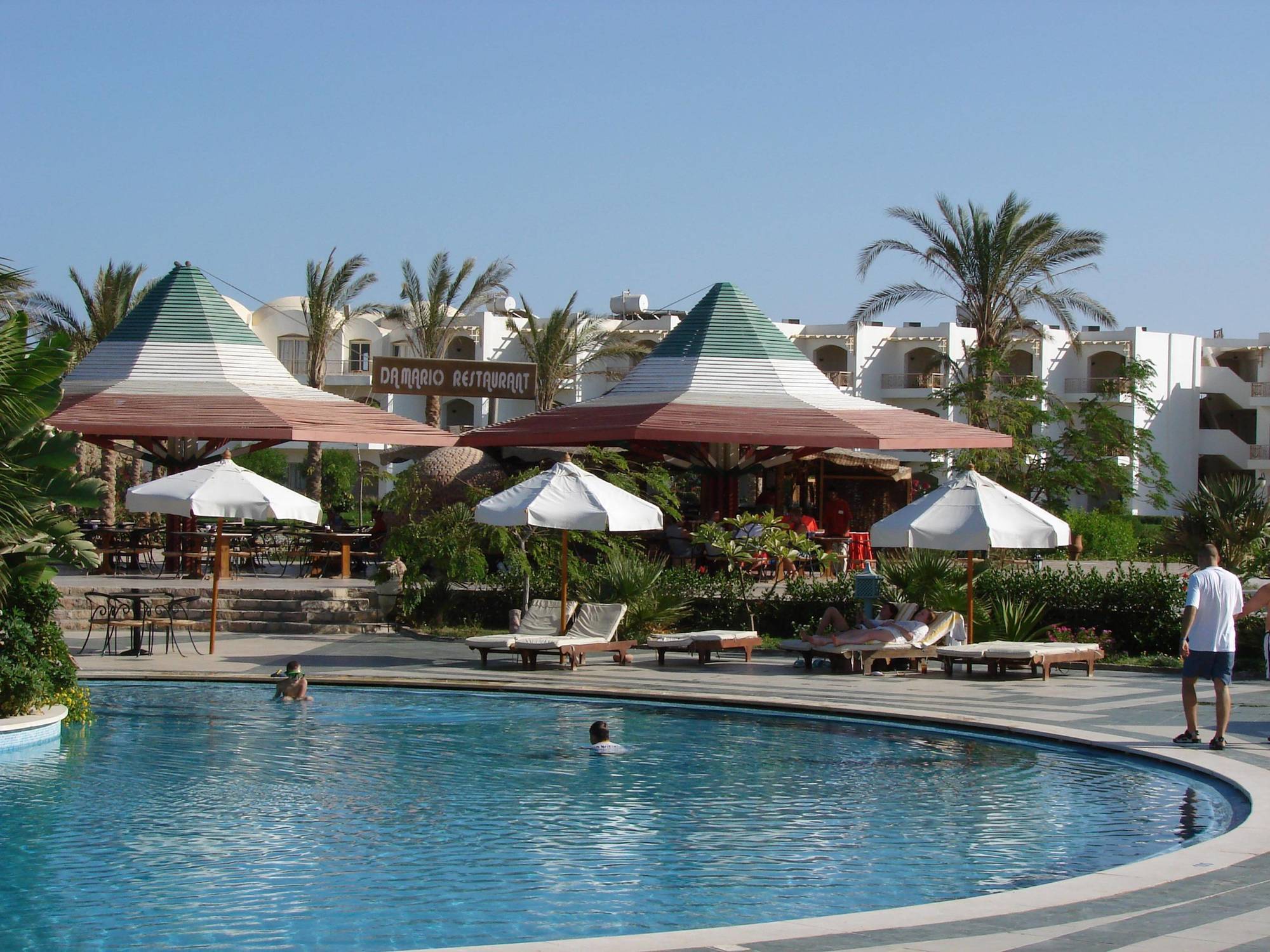 Royal Brayka Beach Resort Abu Dabab Exteriör bild